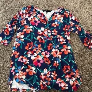 Women’s 3/4 sleeve top size Medium